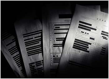 外部の者は報告書作成室に入れません